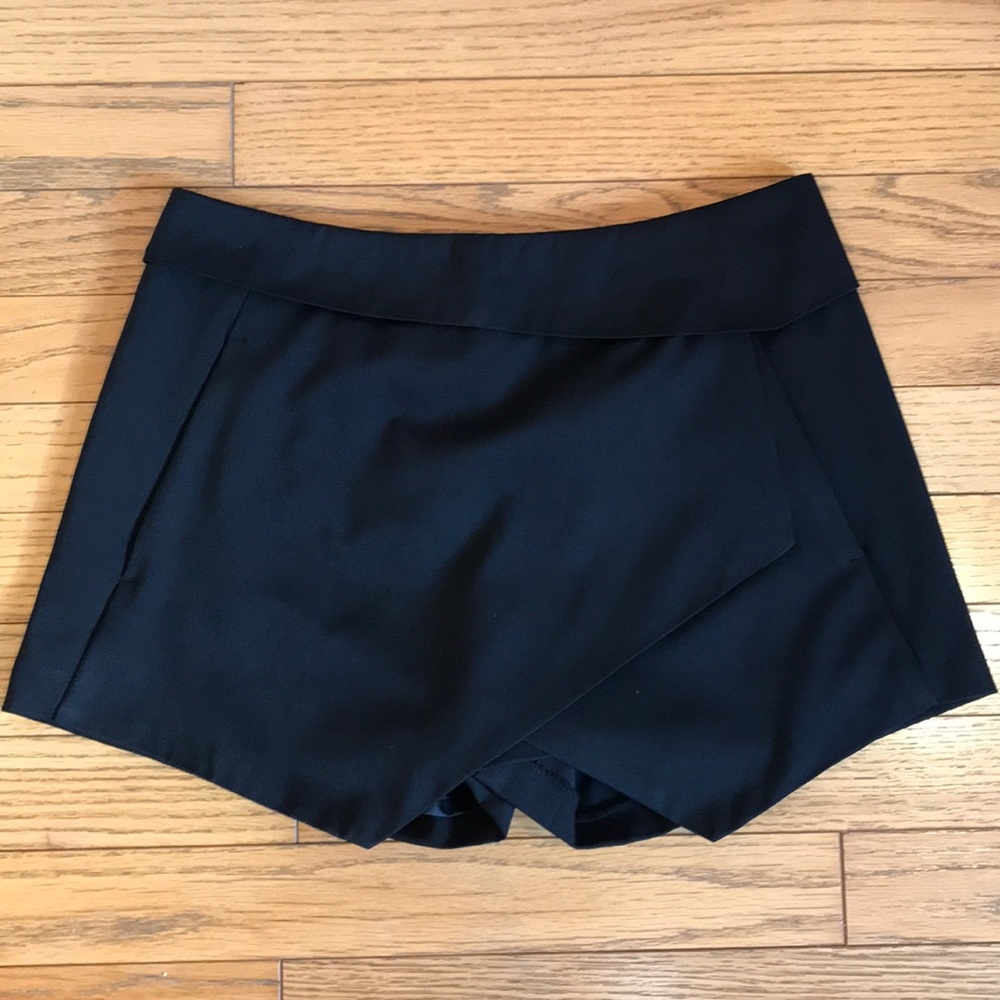 Black Skort